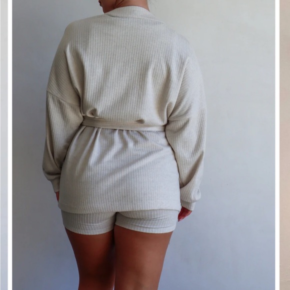 NWOT - Cleo Harper Cream Ribbed Robe - Picture 2 of 3